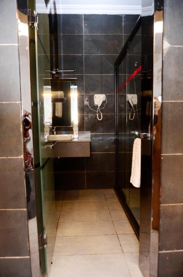 Ivy Hotel Emerald Ікеджа Екстер'єр фото